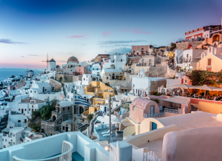 Blu Restaurant Debuts at Sandblu Santorini with Caldera Views